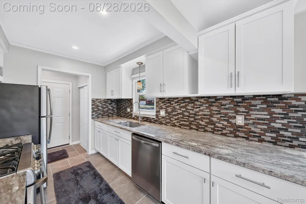 32115 Beacon Lane Fraser City, MI 48026