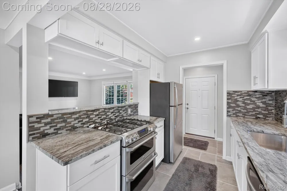 32115 Beacon Lane Fraser City, MI 48026