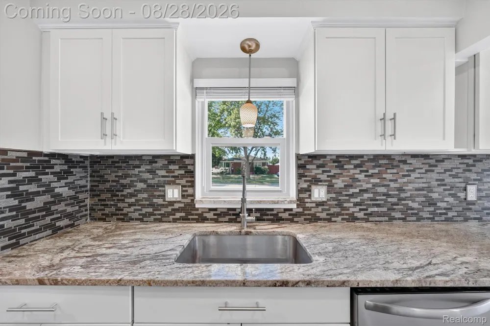 32115 Beacon Lane Fraser City, MI 48026