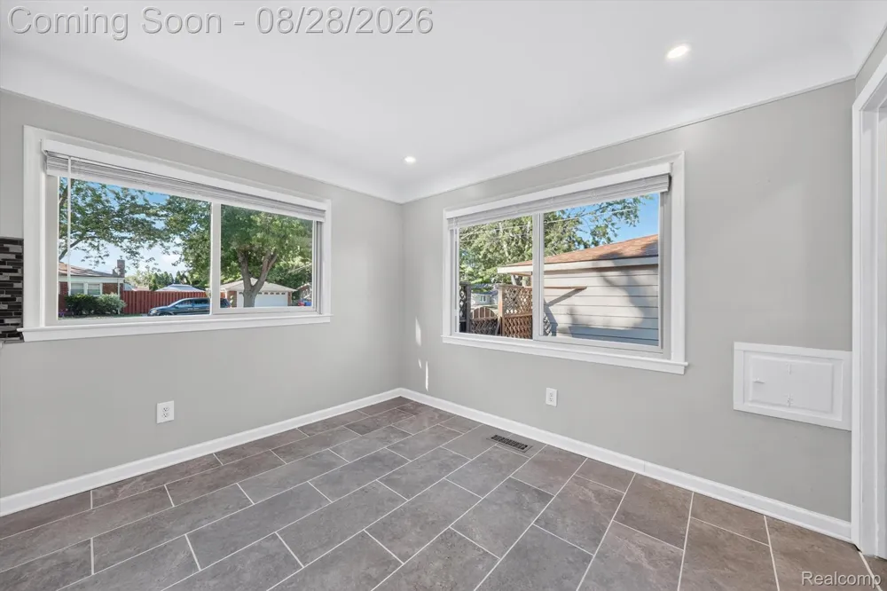 32115 Beacon Lane Fraser City, MI 48026