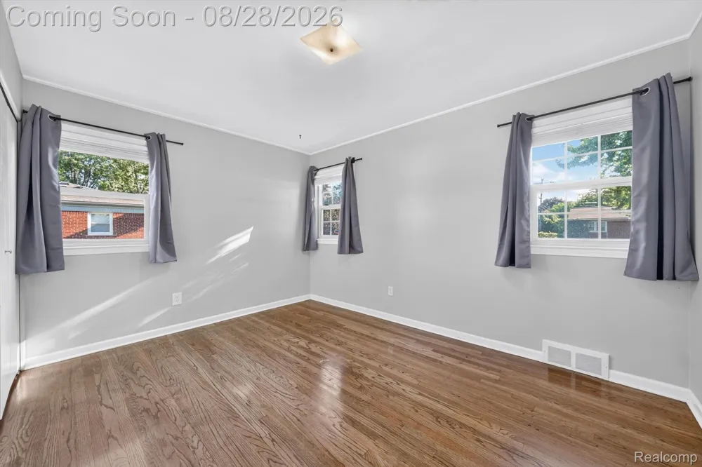 32115 Beacon Lane Fraser City, MI 48026
