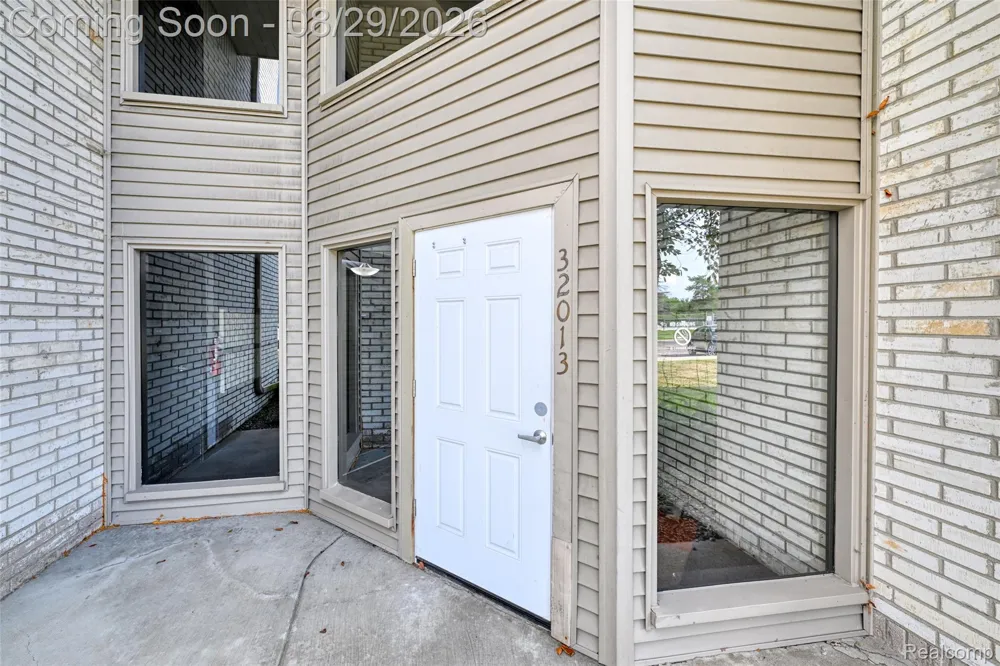 32013 W 12 Mile Road Farmington Hills City, MI 48334