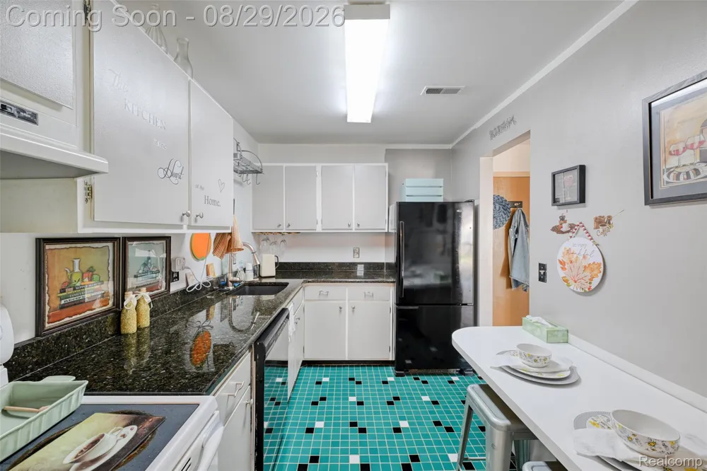 32013 W 12 Mile Road Farmington Hills City, MI 48334