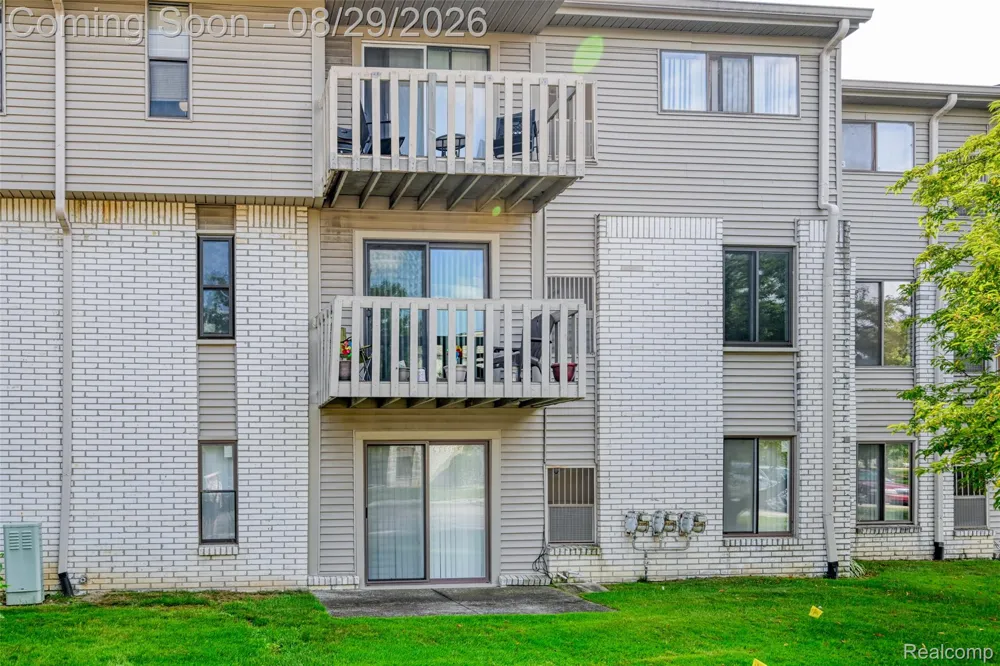 32013 W 12 Mile Road Farmington Hills City, MI 48334