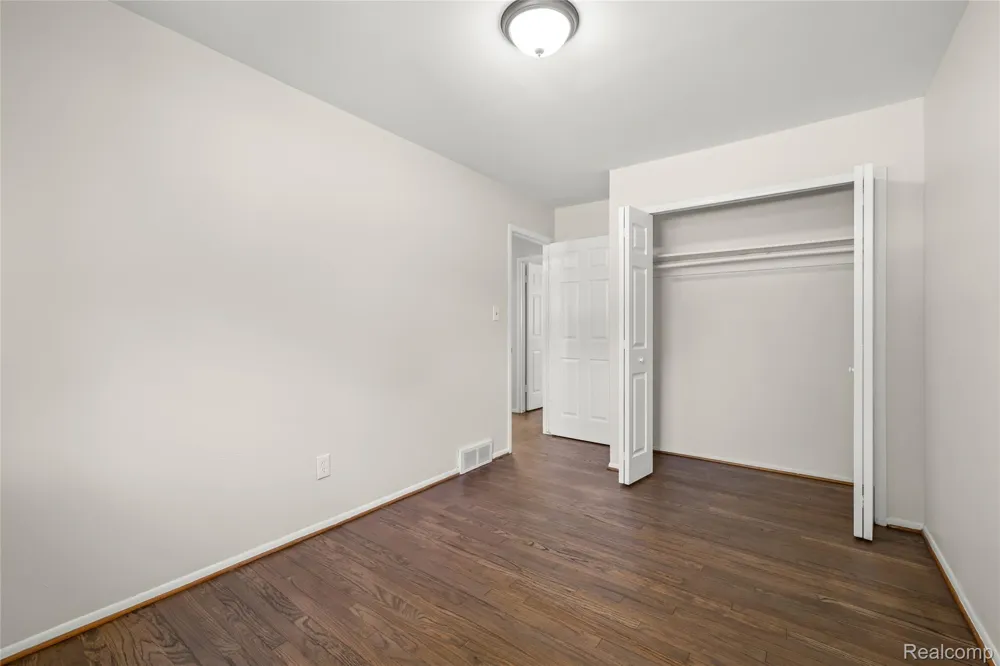 15032 Arcola Street Livonia City, MI 48154