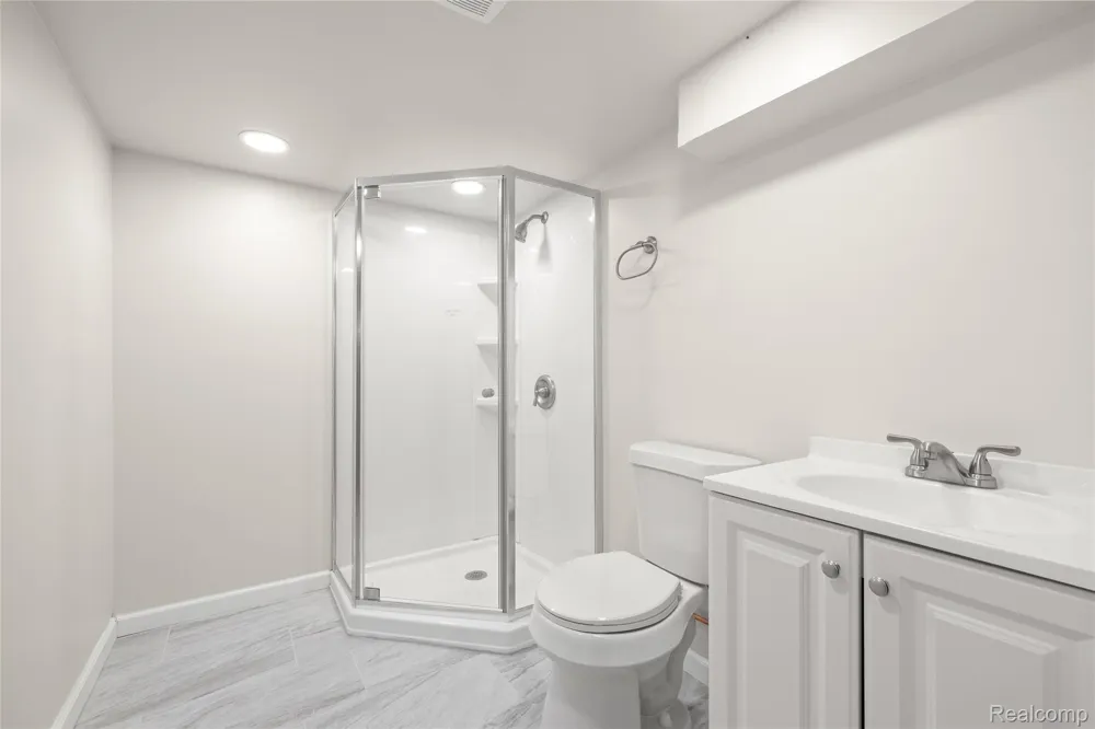 15032 Arcola Street Livonia City, MI 48154