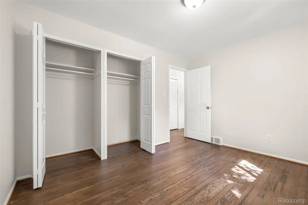 15032 Arcola Street Livonia City, MI 48154