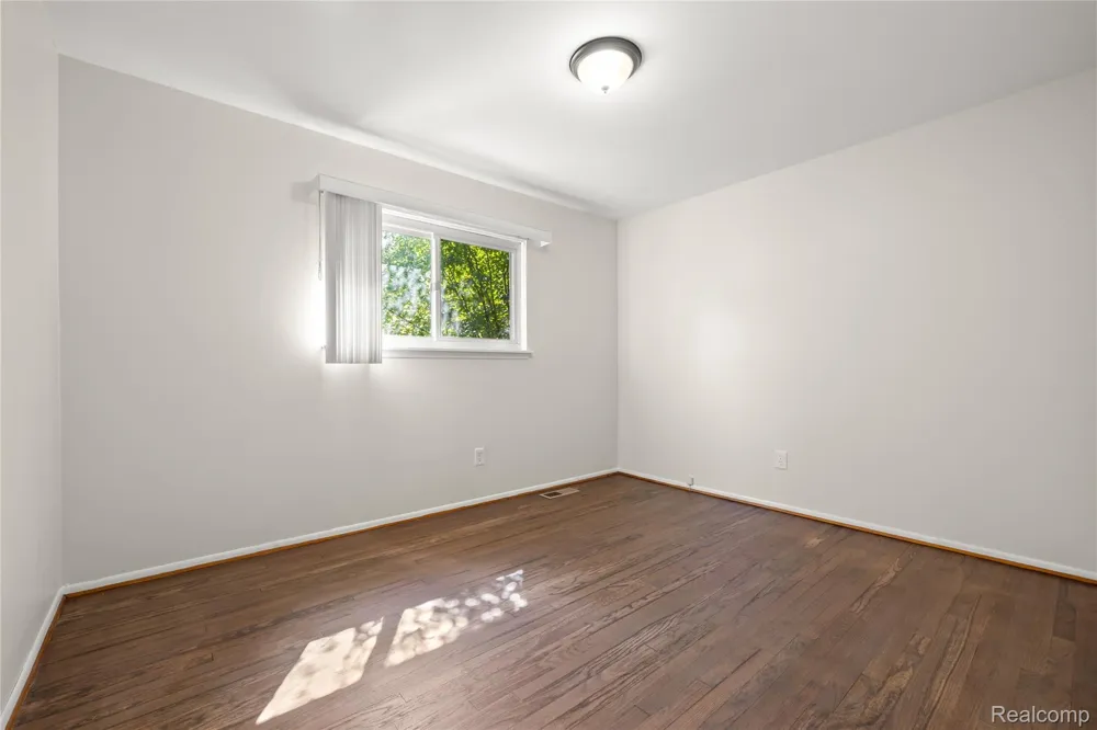 15032 Arcola Street Livonia City, MI 48154