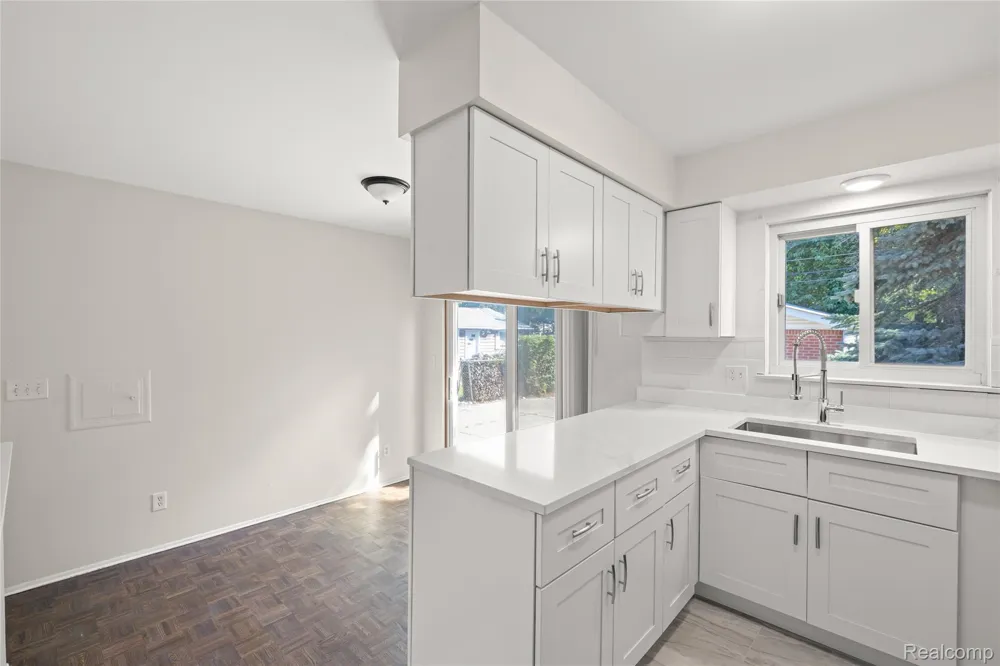 15032 Arcola Street Livonia City, MI 48154