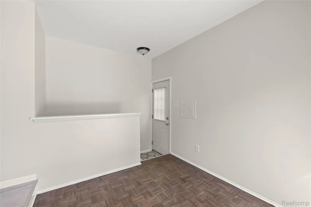 15032 Arcola Street Livonia City, MI 48154