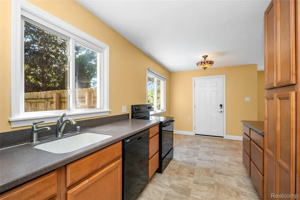 6464 Huron River Drive Scio Township, MI 48130