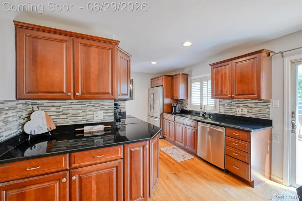924 Allen Drive Northville City, MI 48167