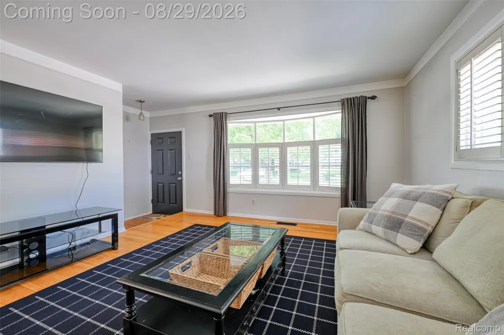 924 Allen Drive Northville City, MI 48167