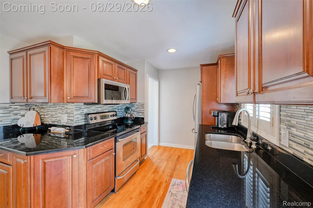 924 Allen Drive Northville City, MI 48167