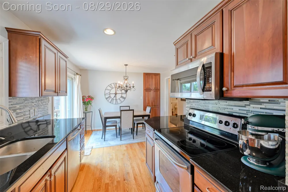 924 Allen Drive Northville City, MI 48167