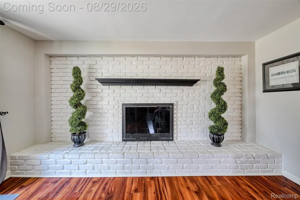 924 Allen Drive Northville City, MI 48167