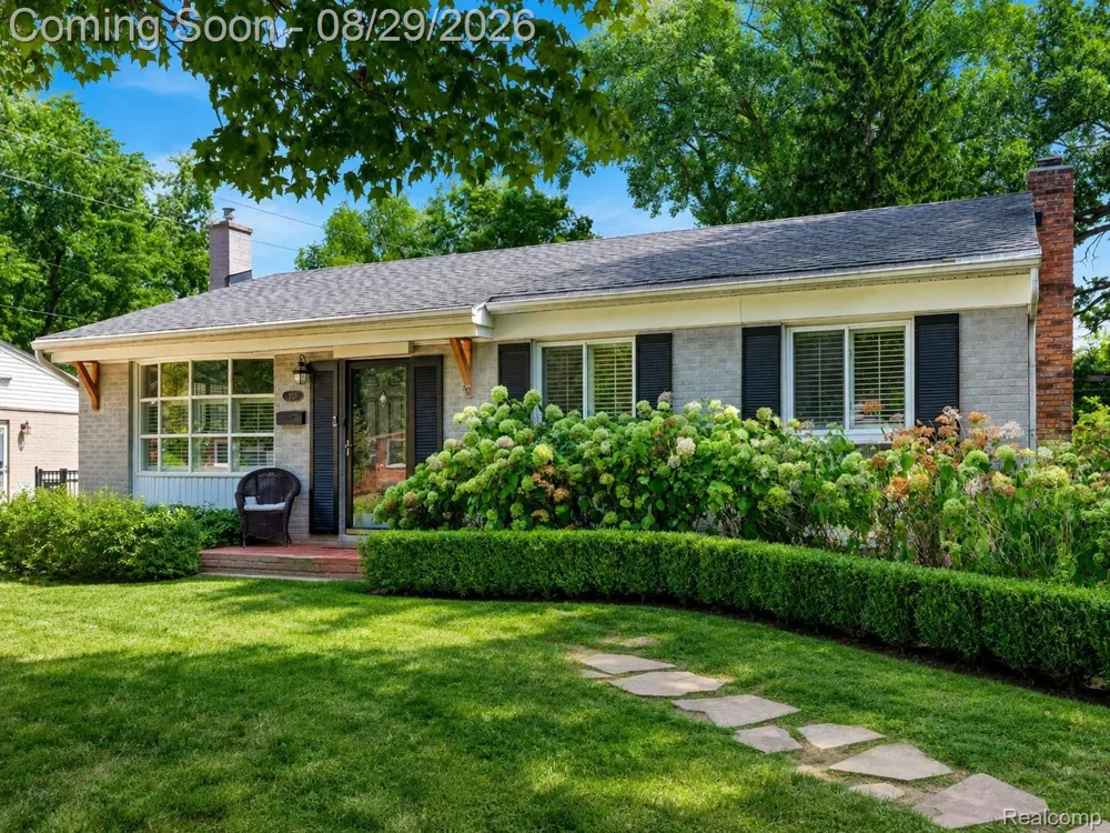 924 Allen Drive Northville City, MI 48167