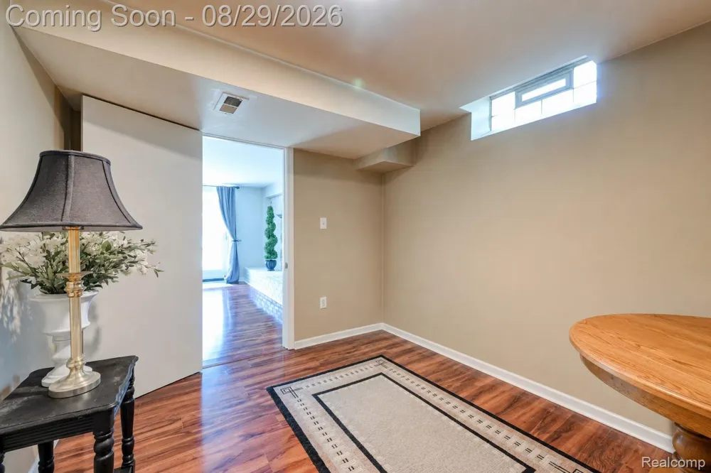 924 Allen Drive Northville City, MI 48167