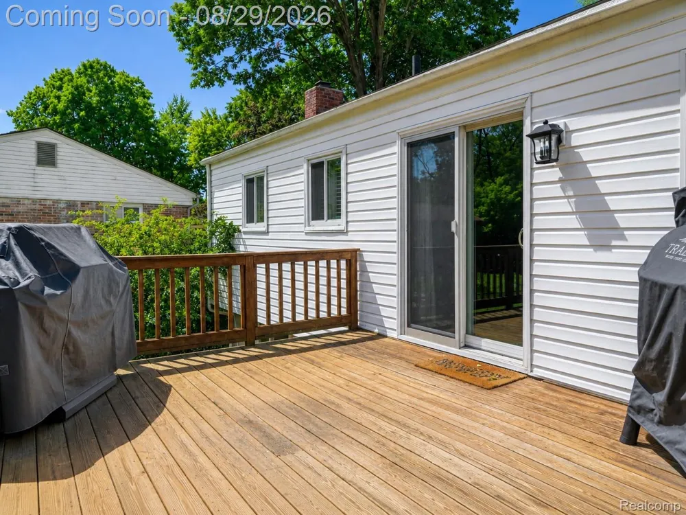 924 Allen Drive Northville City, MI 48167