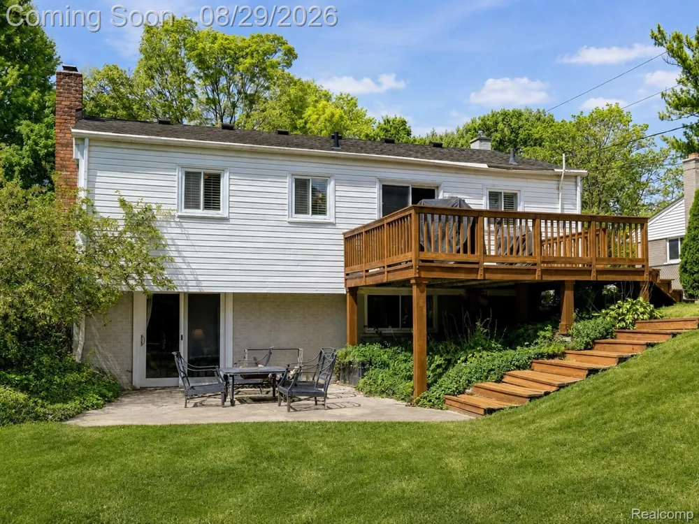 924 Allen Drive Northville City, MI 48167