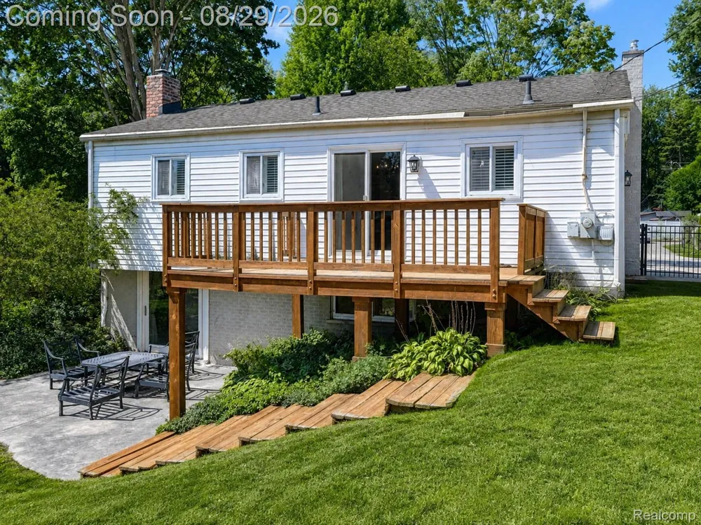 924 Allen Drive Northville City, MI 48167