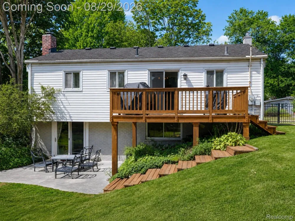 924 Allen Drive Northville City, MI 48167