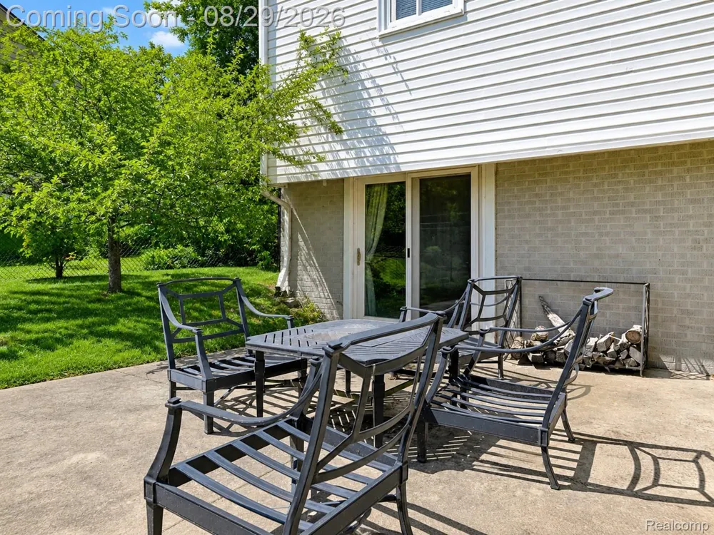 924 Allen Drive Northville City, MI 48167