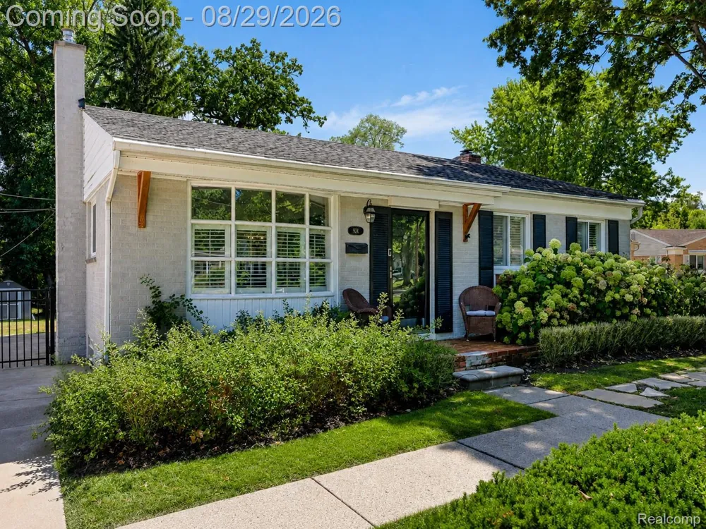 924 Allen Drive Northville City, MI 48167