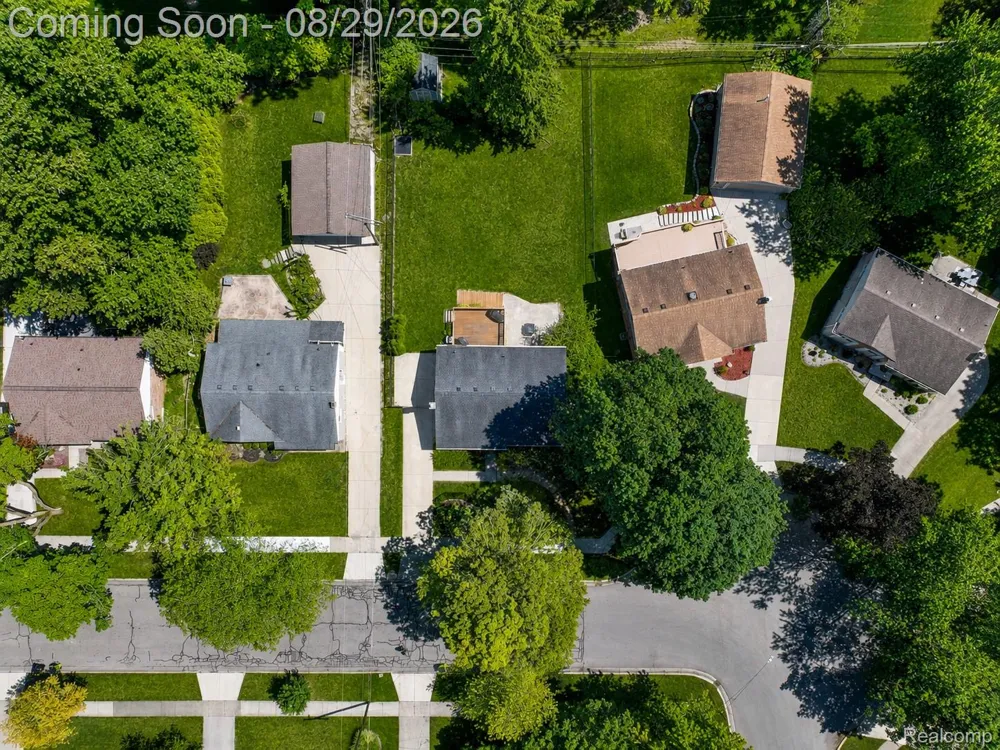 924 Allen Drive Northville City, MI 48167