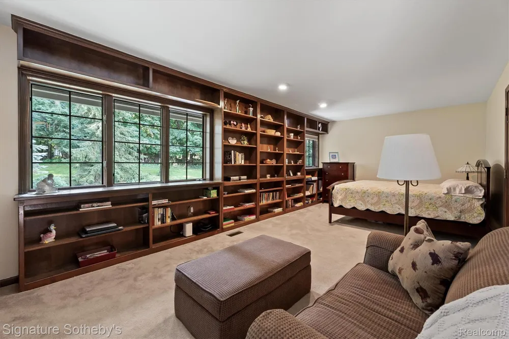 251 Woodwind Drive Bloomfield Hills City, MI 48304