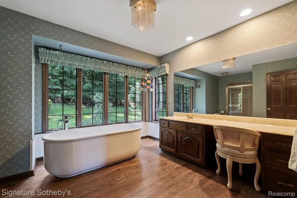 251 Woodwind Drive Bloomfield Hills City, MI 48304