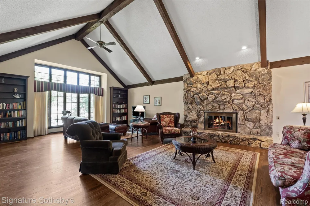 251 Woodwind Drive Bloomfield Hills City, MI 48304