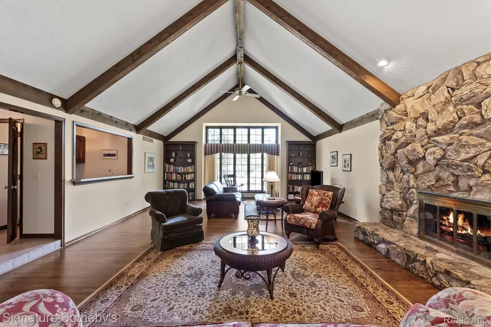 251 Woodwind Drive Bloomfield Hills City, MI 48304