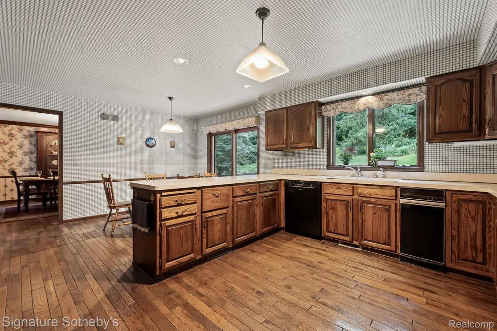 251 Woodwind Drive Bloomfield Hills City, MI 48304