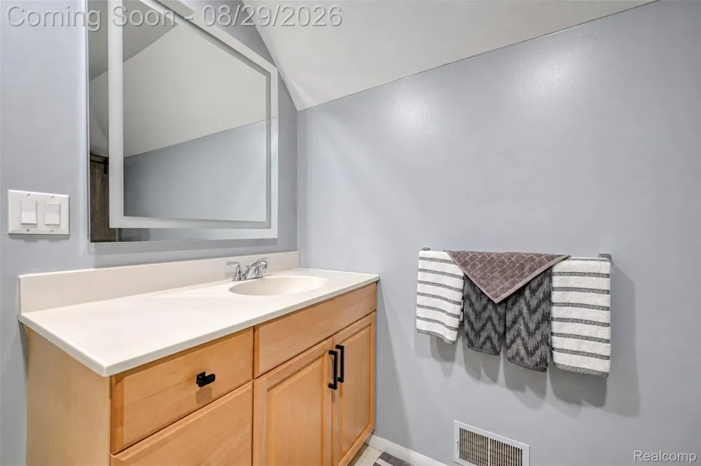 37899 Hayes Road Sterling Heights City, MI 48313