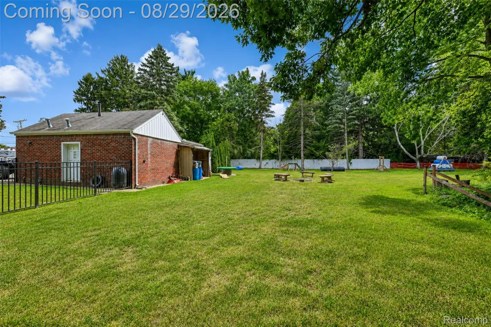 37899 Hayes Road Sterling Heights City, MI 48313