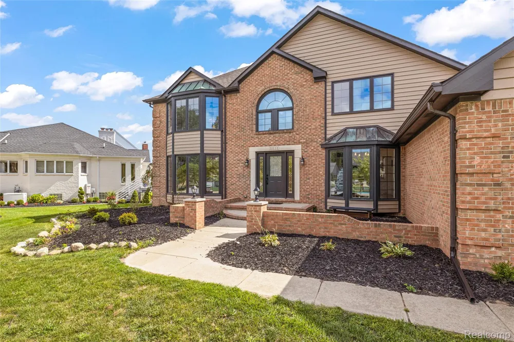 8828 Grace Street Shelby Charter Township, MI 48317