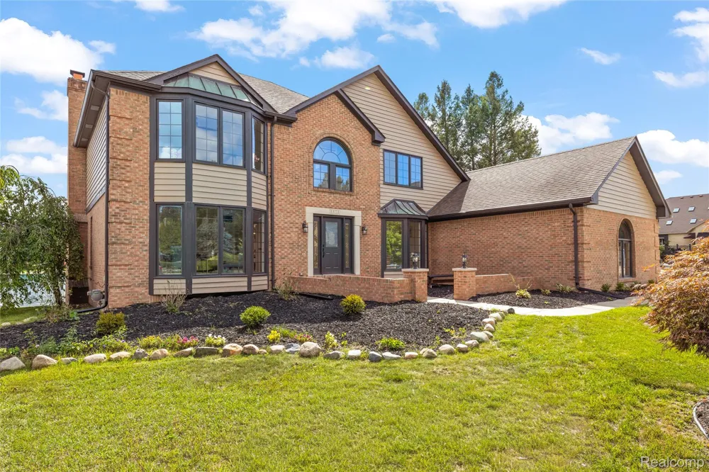 8828 Grace Street Shelby Charter Township, MI 48317