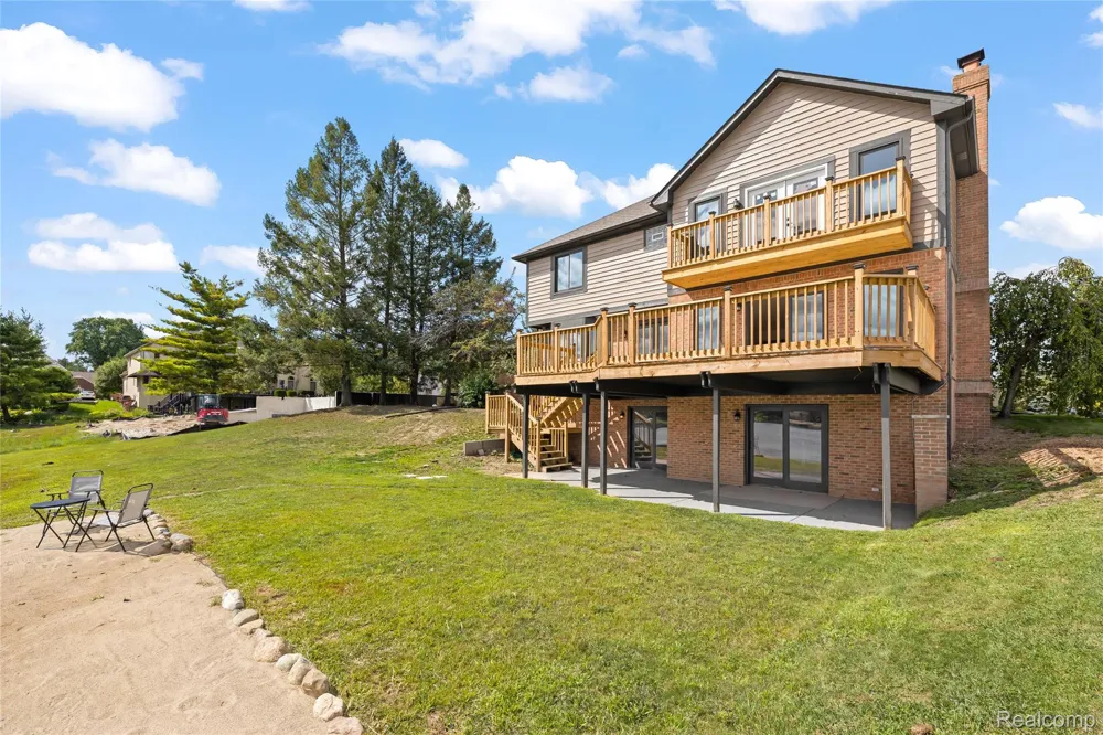 8828 Grace Street Shelby Charter Township, MI 48317