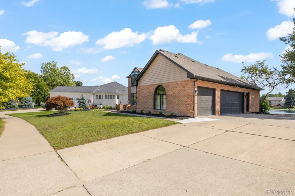 8828 Grace Street Shelby Charter Township, MI 48317