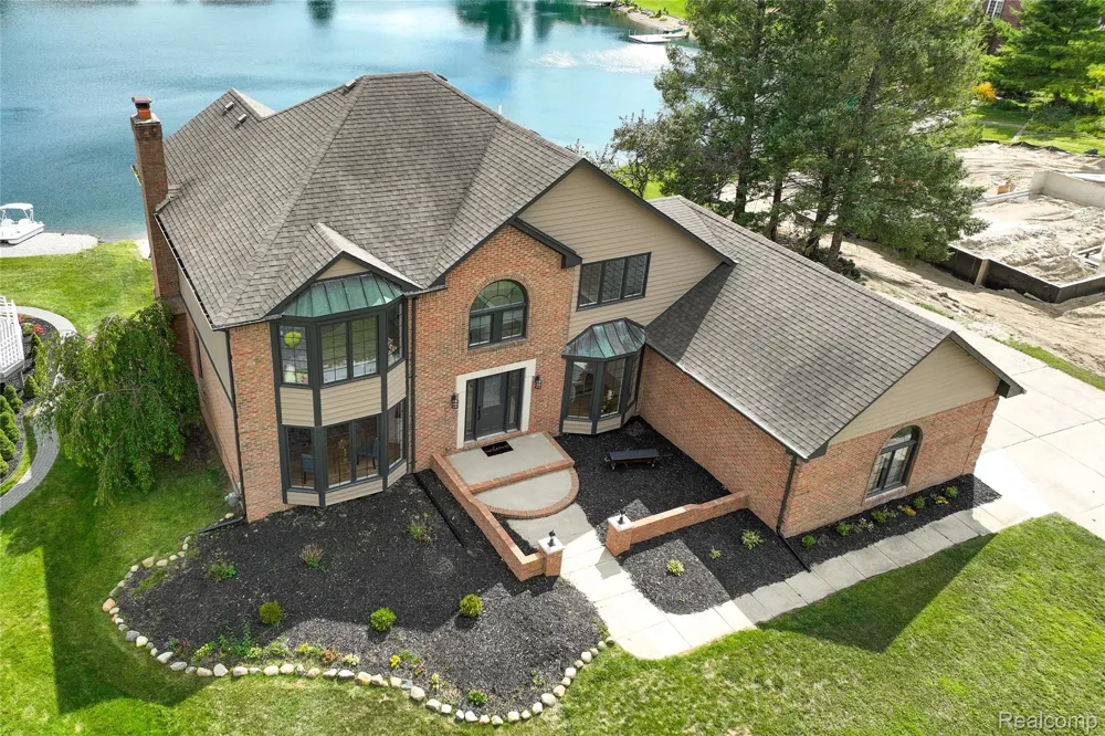 8828 Grace Street Shelby Charter Township, MI 48317