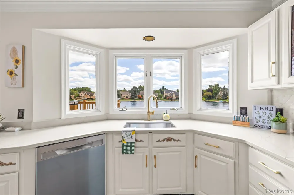 8828 Grace Street Shelby Charter Township, MI 48317