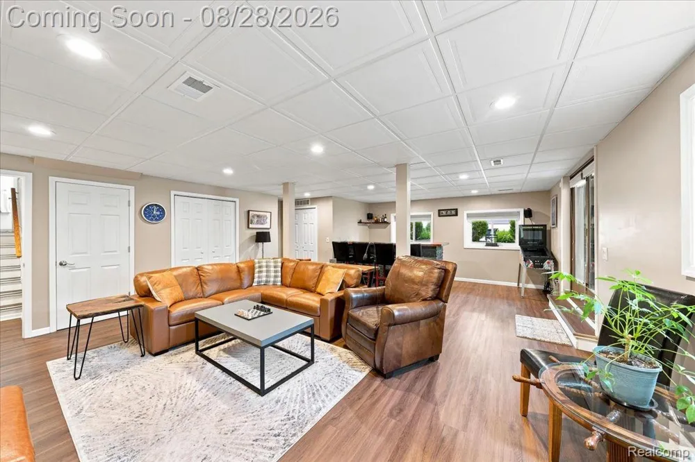 2048 Grace Avenue Rochester Hills City, MI 48309