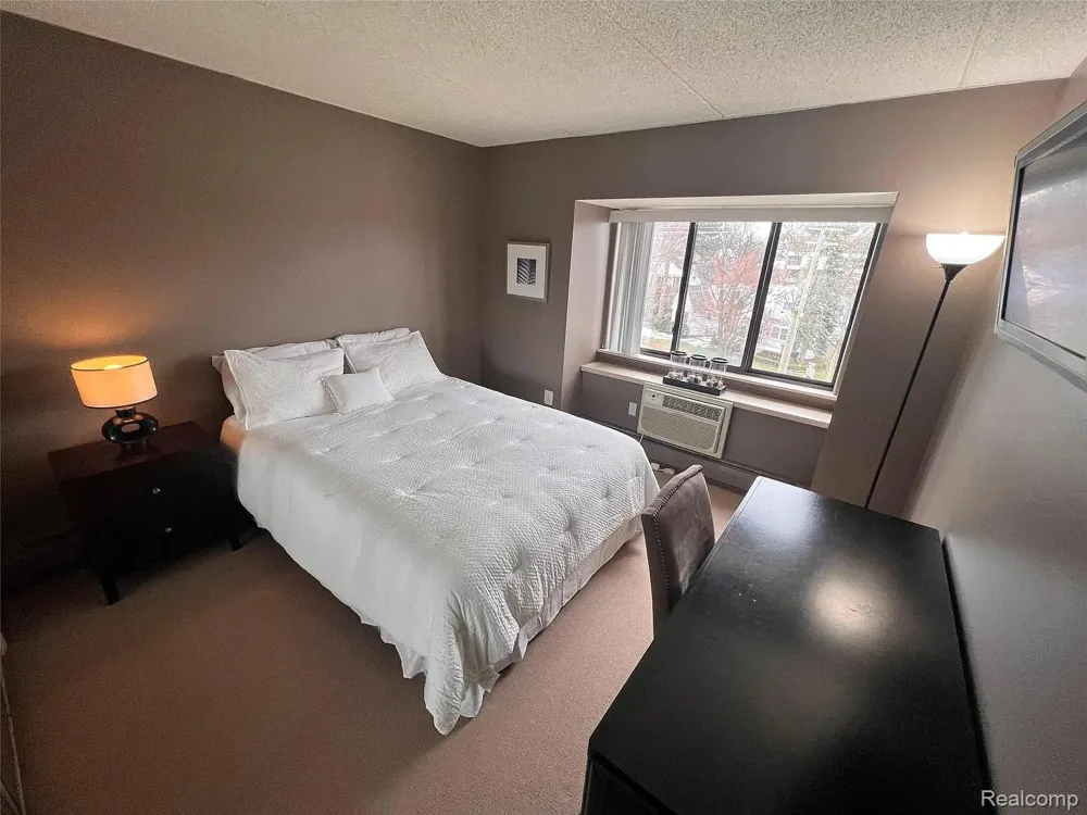 35300 Woodward Avenue #405 Birmingham City, MI 48009
