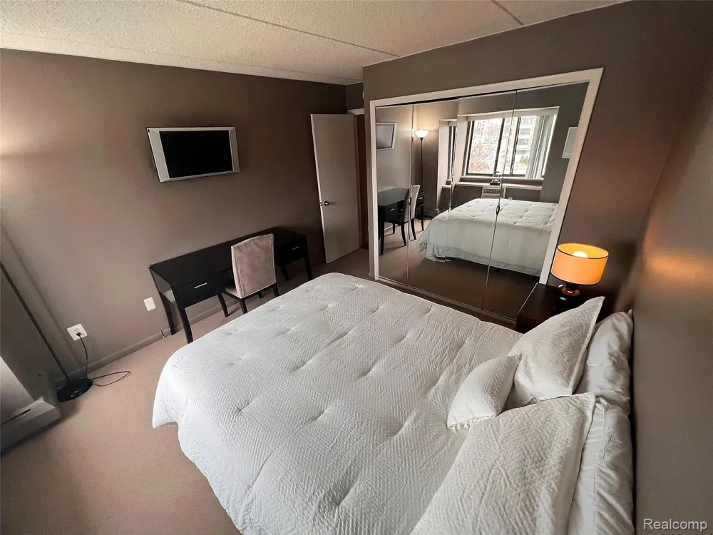 35300 Woodward Avenue #405 Birmingham City, MI 48009