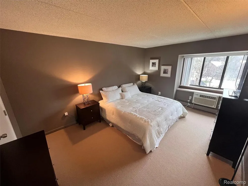 35300 Woodward Avenue #405 Birmingham City, MI 48009