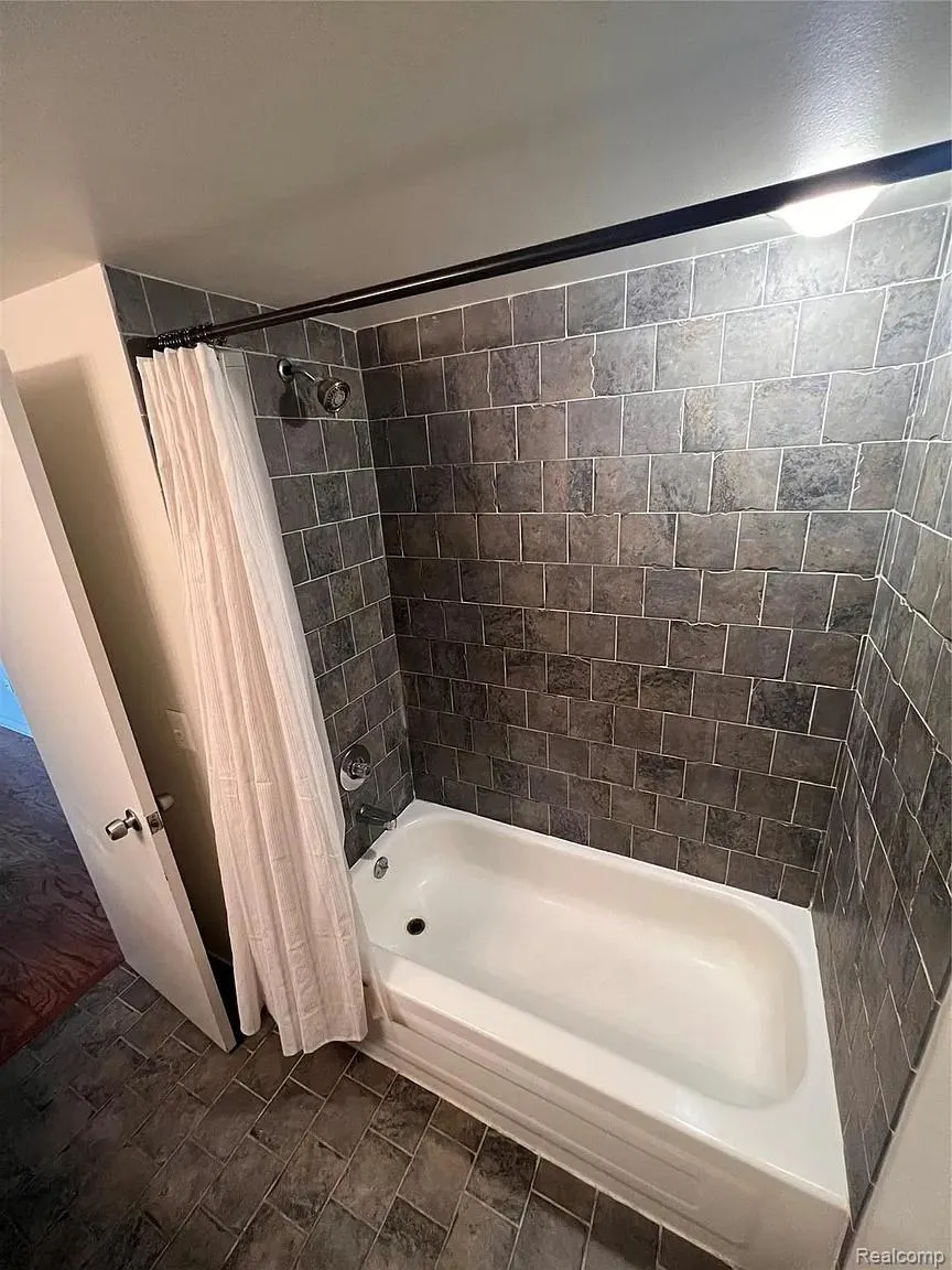 35300 Woodward Avenue #405 Birmingham City, MI 48009