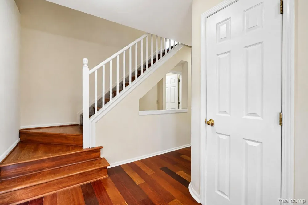 47370 Scarlet Drive Novi City, MI 48374