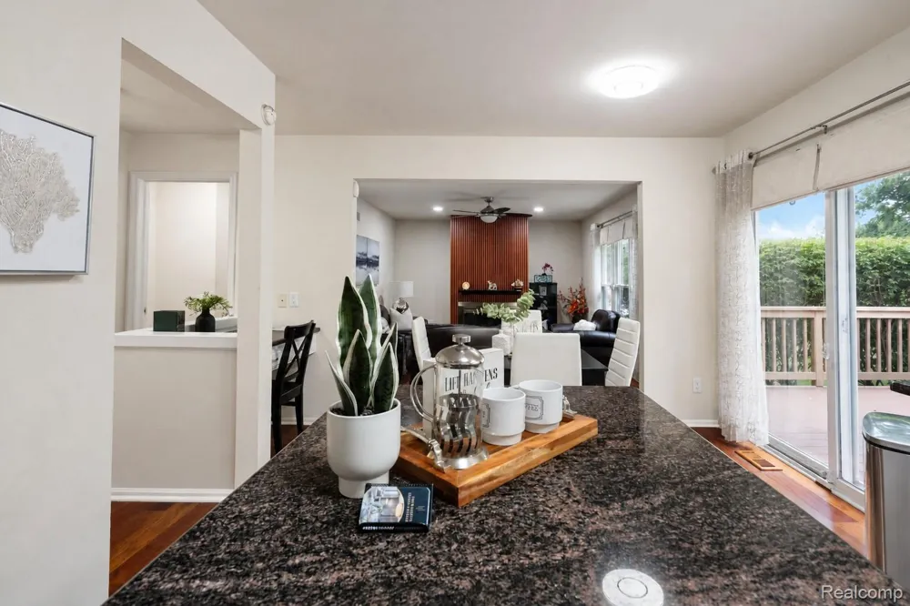 47370 Scarlet Drive Novi City, MI 48374