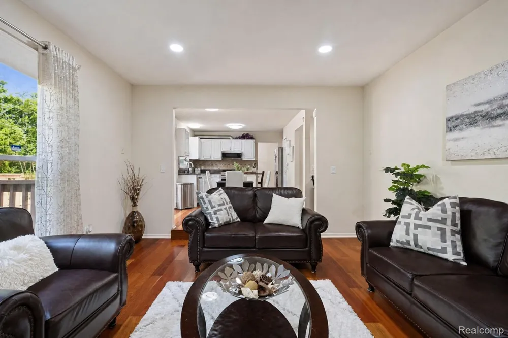 47370 Scarlet Drive Novi City, MI 48374